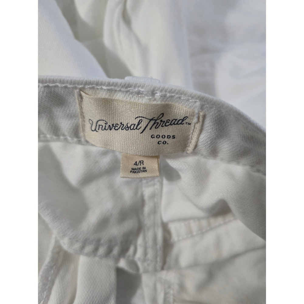 Universal Thread White Denim Boyfriend Shorts Size 4 High Rise Frayed Raw Hem - Picture 13 of 14